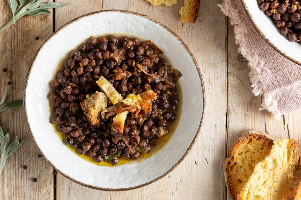 Zuppa di ceci neri e pane